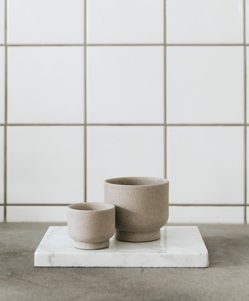 NEST kaspó, Stone grey, elevated, medium