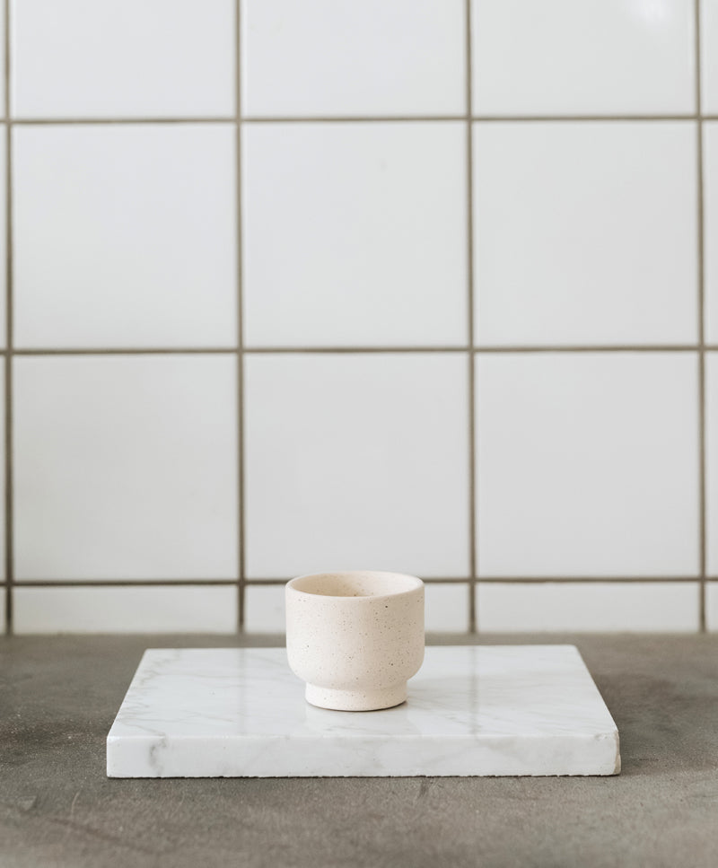 NEST kaspó, Shell white, elevated, mini